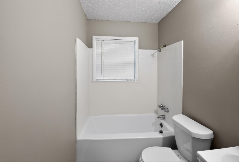 3837 VOLTAIRE AVE, Memphis, Tennessee 38128, 3 Bedroom Bedrooms, 6 Room Rooms,2 BathroomBathrooms,Residential,For Sale,VOLTAIRE,0,10222008