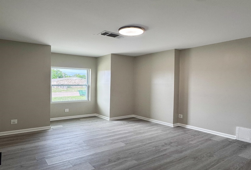 56 BROOKSIDE AVE, Mason, Tennessee 38049, 3 Bedrooms Bedrooms, 5 Rooms Rooms,2 BathroomsBathrooms,Residential,For Sale,BROOKSIDE,10222010