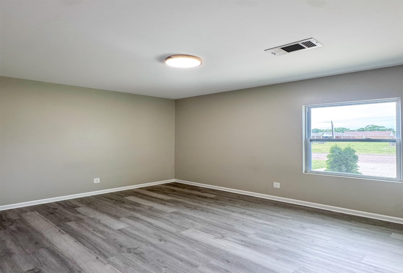 56 BROOKSIDE AVE, Mason, Tennessee 38049, 3 Bedrooms Bedrooms, 5 Rooms Rooms,2 BathroomsBathrooms,Residential,For Sale,BROOKSIDE,10222010