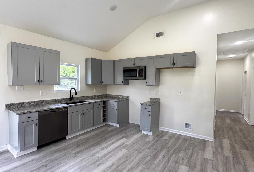 56 BROOKSIDE AVE, Mason, Tennessee 38049, 3 Bedrooms Bedrooms, 5 Rooms Rooms,2 BathroomsBathrooms,Residential,For Sale,BROOKSIDE,10222010