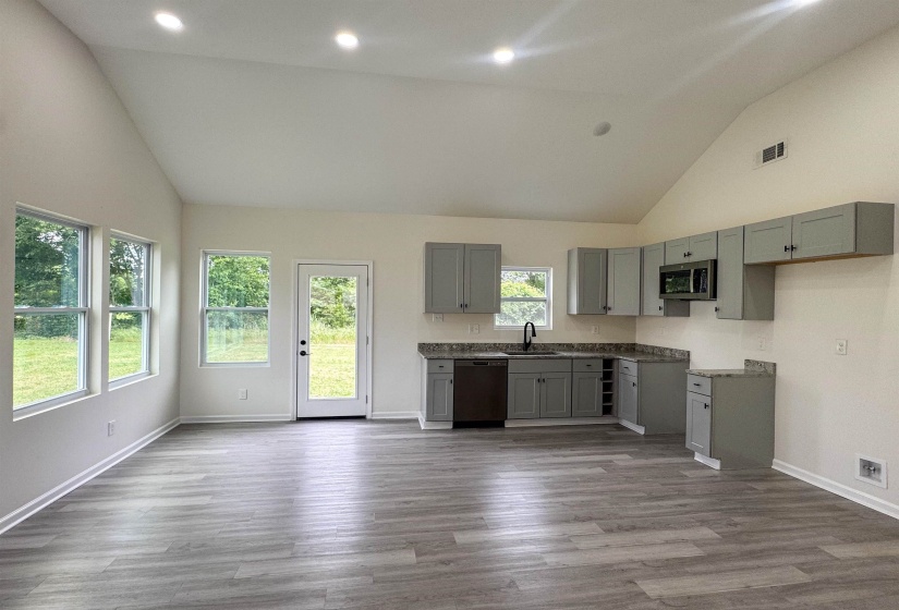 56 BROOKSIDE AVE, Mason, Tennessee 38049, 3 Bedrooms Bedrooms, 5 Rooms Rooms,2 BathroomsBathrooms,Residential,For Sale,BROOKSIDE,10222010