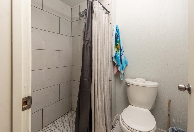 805 CREEKSIDE DR, Memphis, Tennessee 38117, 2 Bedrooms Bedrooms, 5 Rooms Rooms,2 BathroomsBathrooms,Residential,For Sale,CREEKSIDE,10222036
