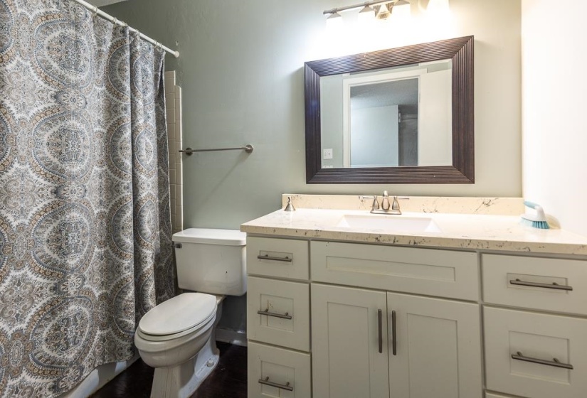 805 CREEKSIDE DR, Memphis, Tennessee 38117, 2 Bedrooms Bedrooms, 5 Rooms Rooms,2 BathroomsBathrooms,Residential,For Sale,CREEKSIDE,10222036