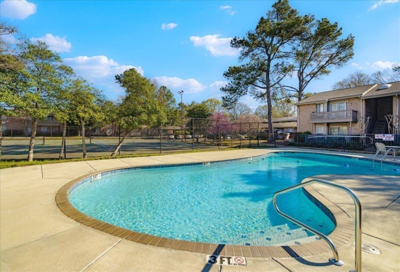 805 CREEKSIDE DR, Memphis, Tennessee 38117, 2 Bedrooms Bedrooms, 5 Rooms Rooms,2 BathroomsBathrooms,Residential,For Sale,CREEKSIDE,10222036