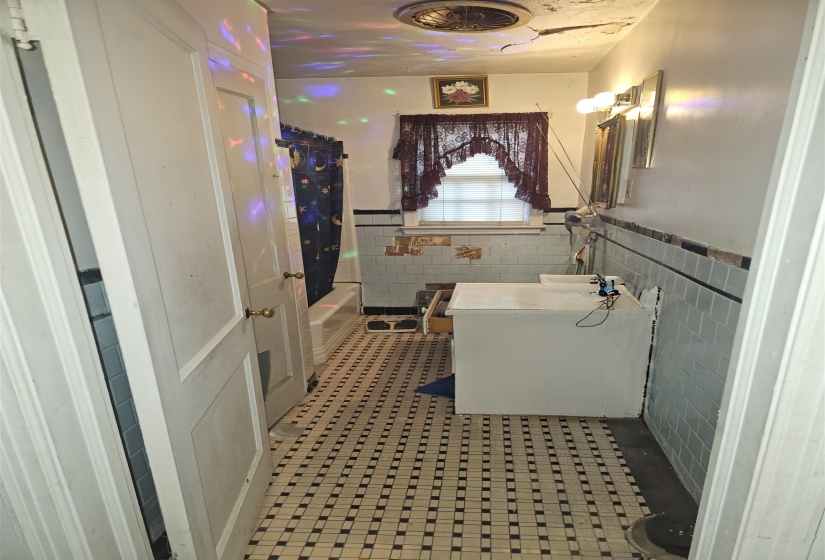 1515 SEMMES ST, Memphis, Tennessee 38114, 2 Bedroom Bedrooms, 6 Room Rooms,2 BathroomBathrooms,Residential,For Sale,SEMMES,0,10222050