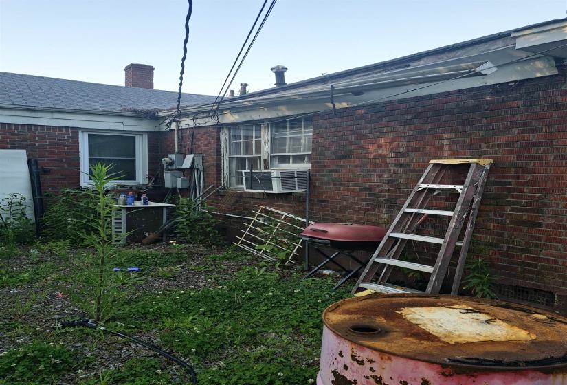 1515 SEMMES ST, Memphis, Tennessee 38114, 2 Bedroom Bedrooms, 6 Room Rooms,2 BathroomBathrooms,Residential,For Sale,SEMMES,0,10222050
