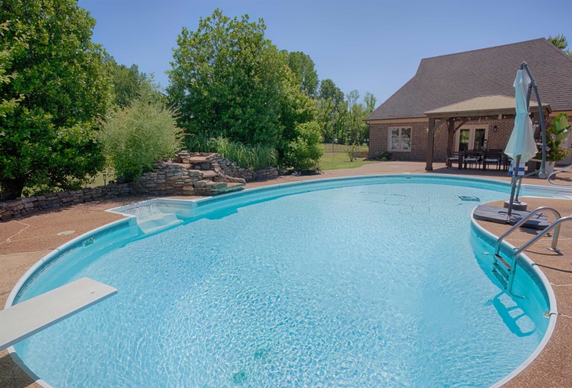 220 SOUTHMILL DR, Eads, Tennessee 38028, 6 Bedrooms Bedrooms, 17 Rooms Rooms,4.1 BathroomsBathrooms,Residential,For Sale,SOUTHMILL,10222053