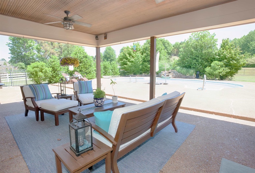 220 SOUTHMILL DR, Eads, Tennessee 38028, 6 Bedrooms Bedrooms, 17 Rooms Rooms,4.1 BathroomsBathrooms,Residential,For Sale,SOUTHMILL,10222053