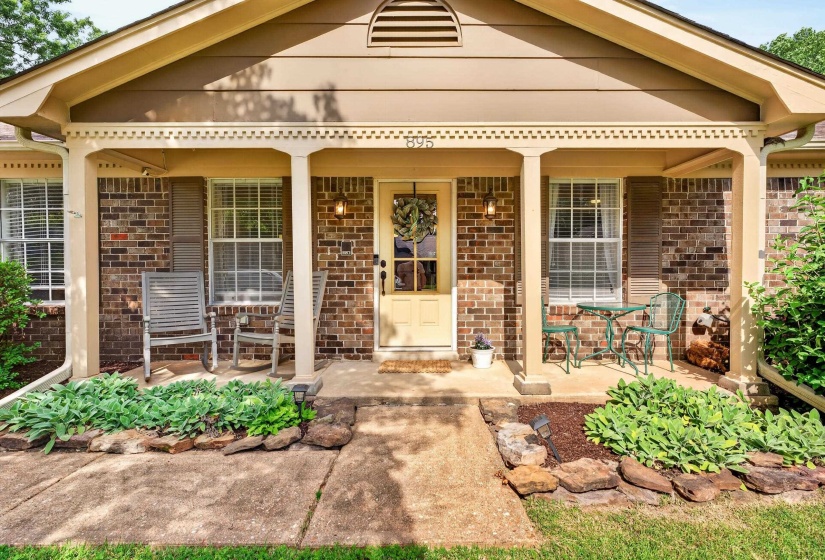 895 BARBARA LYNN DR, Collierville, Tennessee 38017, 3 Bedrooms Bedrooms, 7 Rooms Rooms,2 BathroomsBathrooms,Residential,For Sale,BARBARA LYNN,10222056