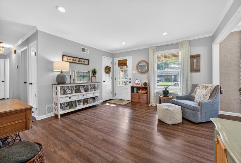 895 BARBARA LYNN DR, Collierville, Tennessee 38017, 3 Bedrooms Bedrooms, 7 Rooms Rooms,2 BathroomsBathrooms,Residential,For Sale,BARBARA LYNN,10222056