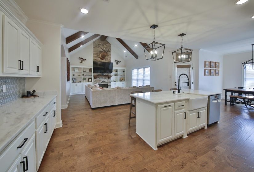 173 CATALPA CV, Atoka, Tennessee 38004, 5 Bedrooms Bedrooms, 8 Rooms Rooms,3 BathroomsBathrooms,Residential,For Sale,CATALPA,10222067