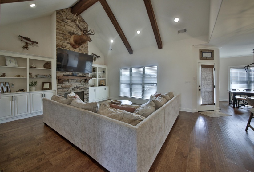 173 CATALPA CV, Atoka, Tennessee 38004, 5 Bedrooms Bedrooms, 8 Rooms Rooms,3 BathroomsBathrooms,Residential,For Sale,CATALPA,10222067