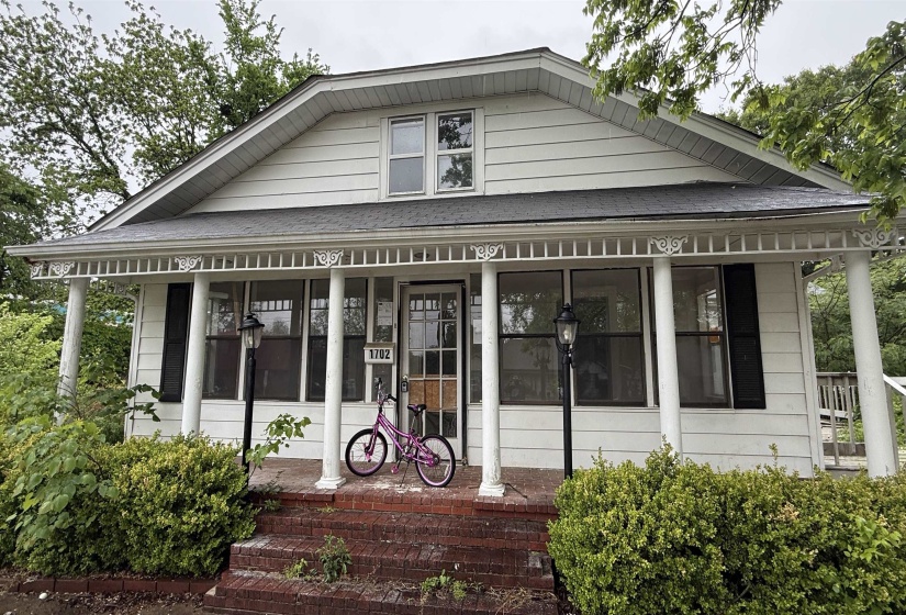 1702 NETTLETON AVE, Jonesboro, Arkansas 72401, 5 Bedroom Bedrooms, 10 Room Rooms,3 BathroomBathrooms,Residential,For Sale,NETTLETON,0,10217378