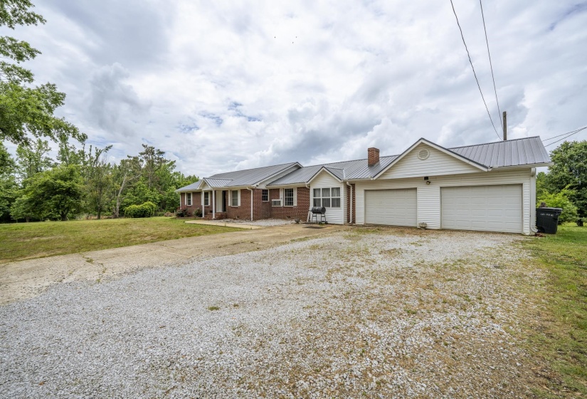 8809 22 HWY, Michie, Tennessee 38357, 3 Bedroom Bedrooms, 10 Room Rooms,2 BathroomBathrooms,Residential,For Sale,22,0,10222086