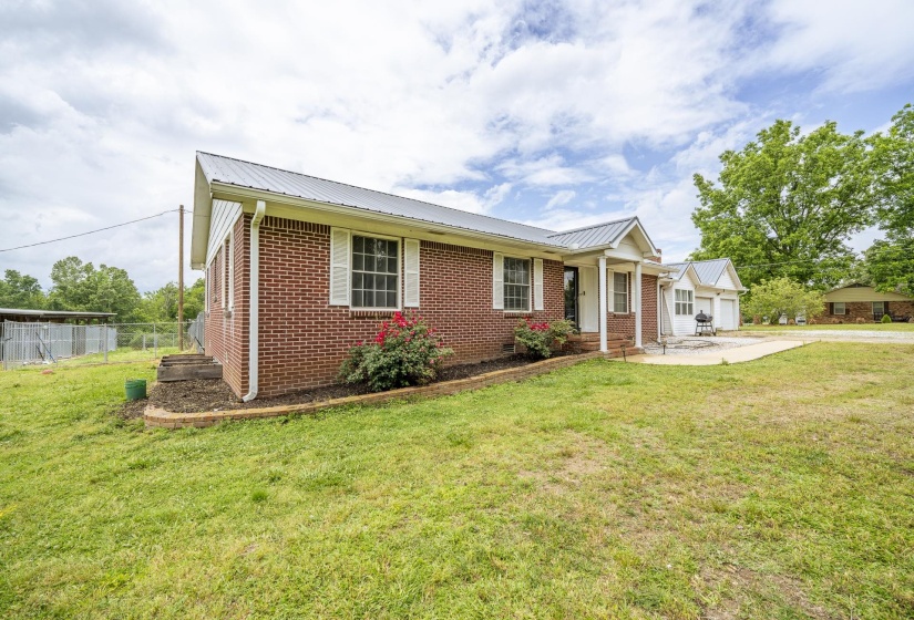 8809 22 HWY, Michie, Tennessee 38357, 3 Bedroom Bedrooms, 10 Room Rooms,2 BathroomBathrooms,Residential,For Sale,22,0,10222086