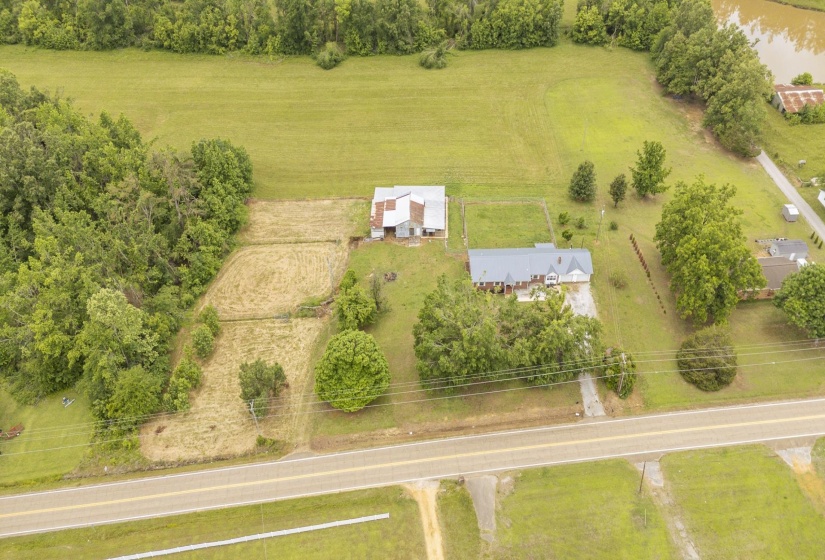 8809 22 HWY, Michie, Tennessee 38357, 3 Bedroom Bedrooms, 10 Room Rooms,2 BathroomBathrooms,Residential,For Sale,22,0,10222086