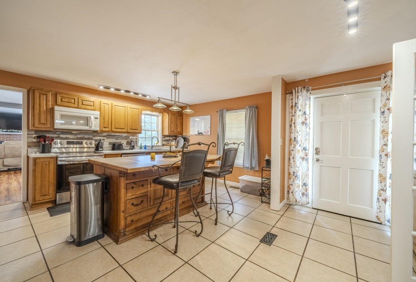 8809 22 HWY, Michie, Tennessee 38357, 3 Bedroom Bedrooms, 10 Room Rooms,2 BathroomBathrooms,Residential,For Sale,22,0,10222086