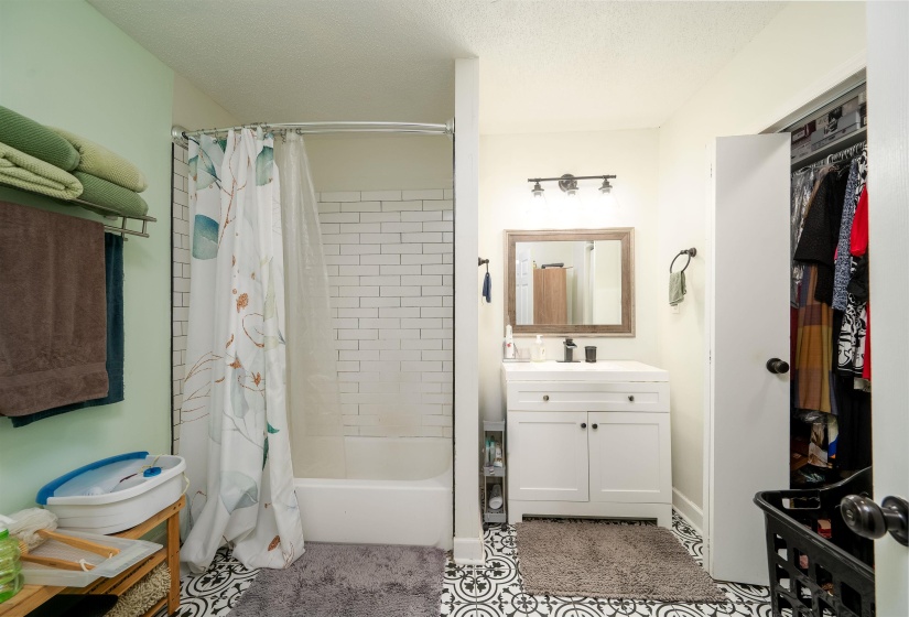 995 FORREST AVE, Memphis, Tennessee 38105, 3 Bedroom Bedrooms, 7 Room Rooms,2 BathroomBathrooms,Residential,For Sale,FORREST,0,10222104