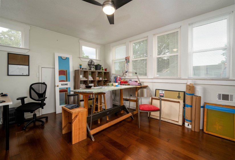 995 FORREST AVE, Memphis, Tennessee 38105, 3 Bedroom Bedrooms, 7 Room Rooms,2 BathroomBathrooms,Residential,For Sale,FORREST,0,10222104