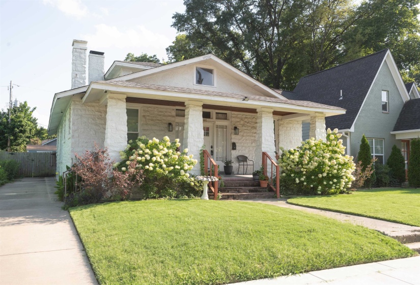 995 FORREST AVE, Memphis, Tennessee 38105, 3 Bedroom Bedrooms, 7 Room Rooms,2 BathroomBathrooms,Residential,For Sale,FORREST,0,10222104