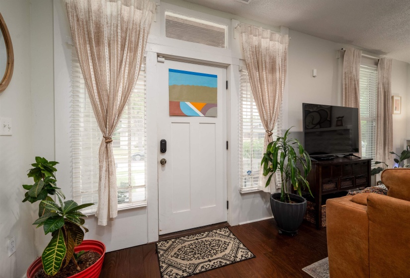 995 FORREST AVE, Memphis, Tennessee 38105, 3 Bedroom Bedrooms, 7 Room Rooms,2 BathroomBathrooms,Residential,For Sale,FORREST,0,10222104