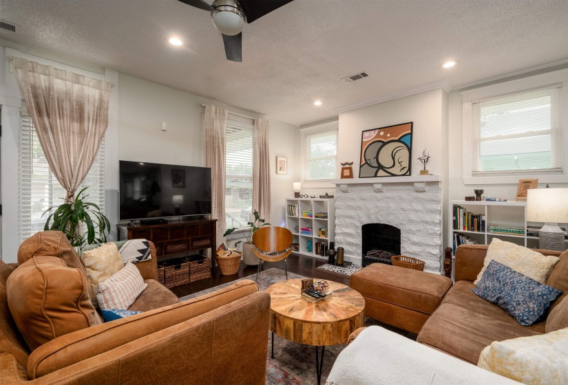 995 FORREST AVE, Memphis, Tennessee 38105, 3 Bedroom Bedrooms, 7 Room Rooms,2 BathroomBathrooms,Residential,For Sale,FORREST,0,10222104