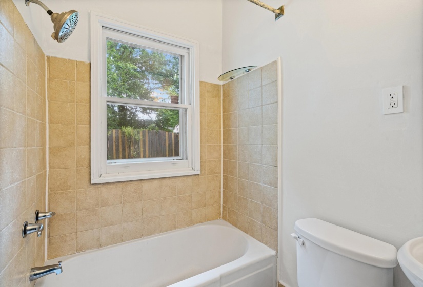 1818 MIGNON AVE, Memphis, Tennessee 38107, 2 Bedroom Bedrooms, 6 Room Rooms,2 BathroomBathrooms,Residential,For Sale,MIGNON,0,10222112
