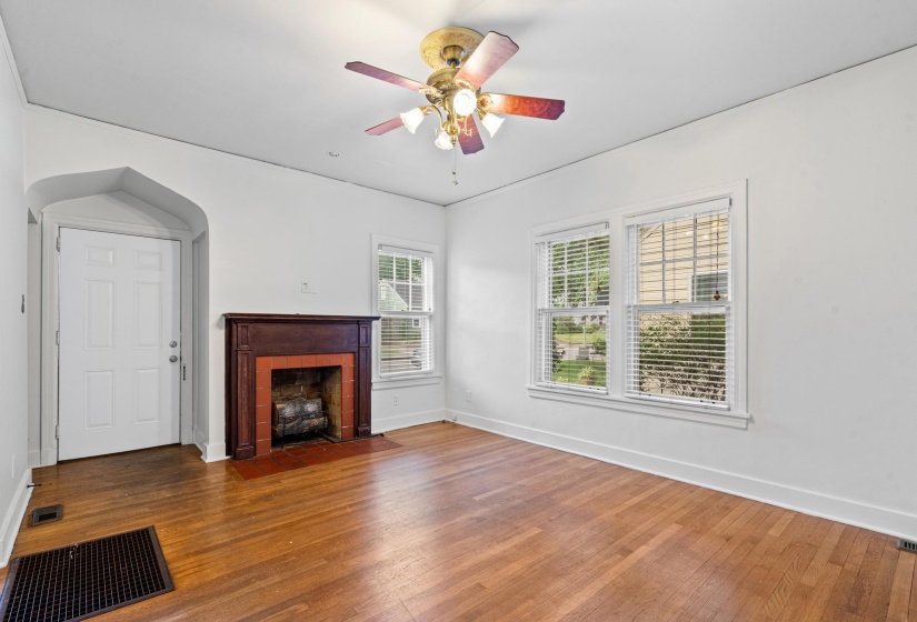 1818 MIGNON AVE, Memphis, Tennessee 38107, 2 Bedroom Bedrooms, 6 Room Rooms,2 BathroomBathrooms,Residential,For Sale,MIGNON,0,10222112