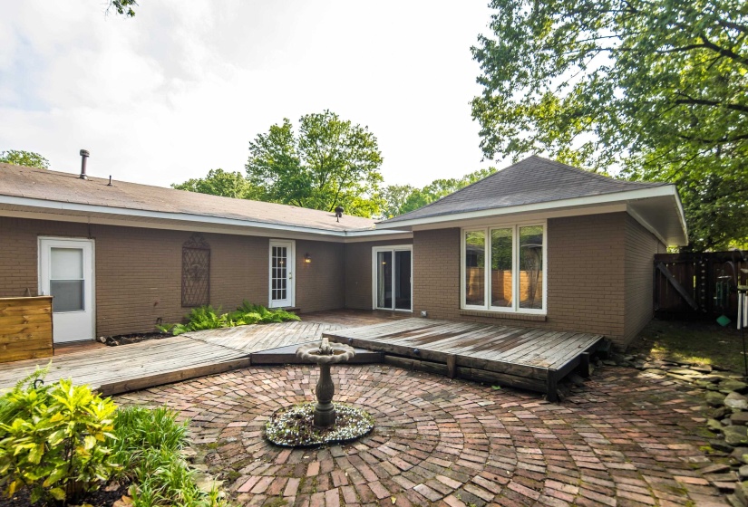 219 ROSE RD, Memphis, Tennessee 38117, 3 Bedroom Bedrooms, 8 Room Rooms,2.1 BathroomBathrooms,Residential,For Sale,ROSE,0,10222113