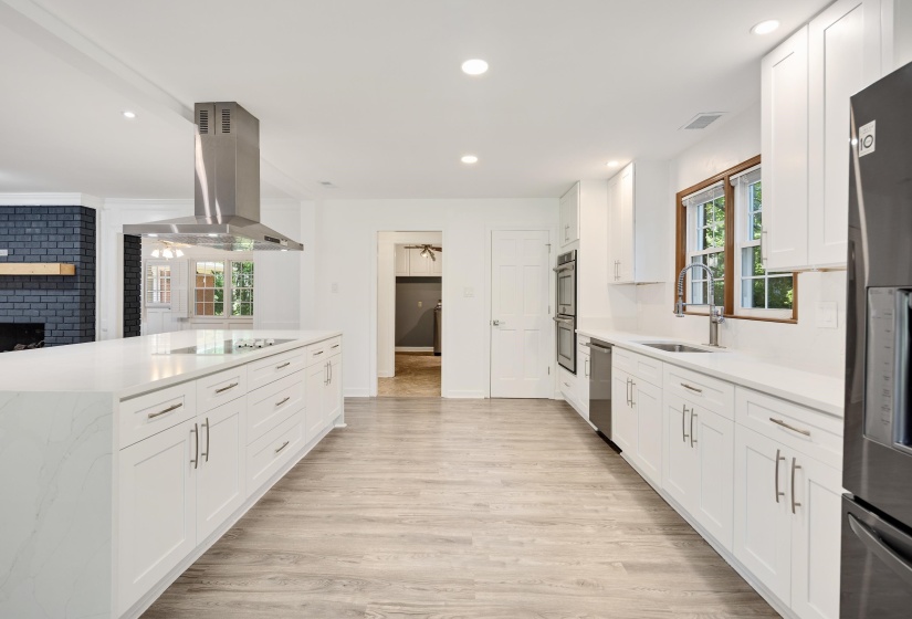 2243 GLENALDEN DR, Germantown, Tennessee 38139, 5 Bedroom Bedrooms, 12 Room Rooms,4.1 BathroomBathrooms,Residential,For Sale,GLENALDEN,0,10222129
