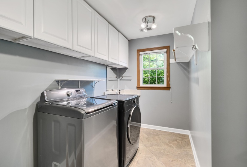 2243 GLENALDEN DR, Germantown, Tennessee 38139, 5 Bedroom Bedrooms, 12 Room Rooms,4.1 BathroomBathrooms,Residential,For Sale,GLENALDEN,0,10222129