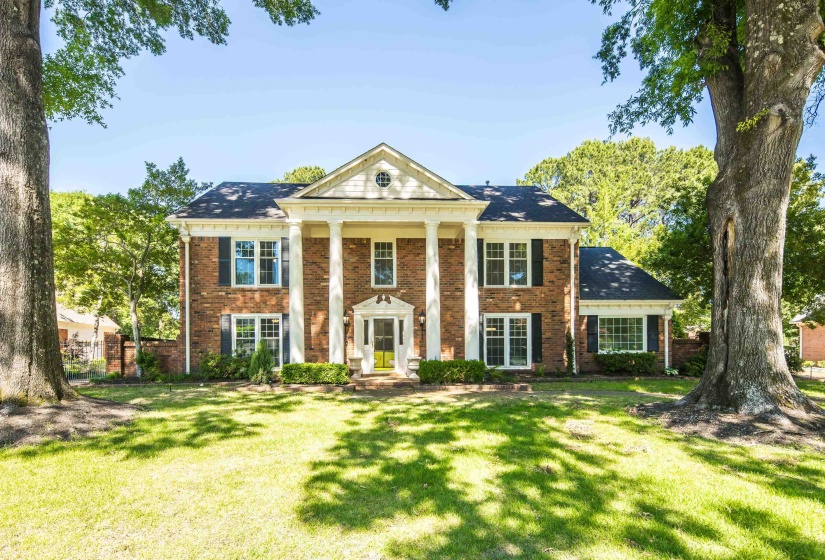 2243 GLENALDEN DR, Germantown, Tennessee 38139, 5 Bedroom Bedrooms, 12 Room Rooms,4.1 BathroomBathrooms,Residential,For Sale,GLENALDEN,0,10222129
