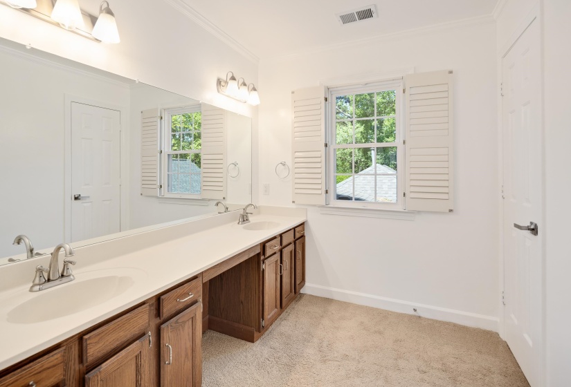 2243 GLENALDEN DR, Germantown, Tennessee 38139, 5 Bedroom Bedrooms, 12 Room Rooms,4.1 BathroomBathrooms,Residential,For Sale,GLENALDEN,0,10222129