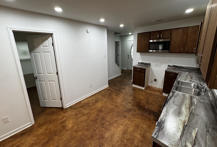 3021 CHELSEA AVE, Memphis, Tennessee 38108, 3 Bedrooms Bedrooms, 7 Rooms Rooms,2.1 BathroomsBathrooms,Rental Properties,For Sale,CHELSEA,10222130