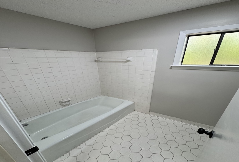 2302 HAWKSMOOR PL, Memphis, Tennessee 38016, 4 Bedrooms Bedrooms, 8 Rooms Rooms,2.1 BathroomsBathrooms,Rental Properties,For Sale,HAWKSMOOR,10222142