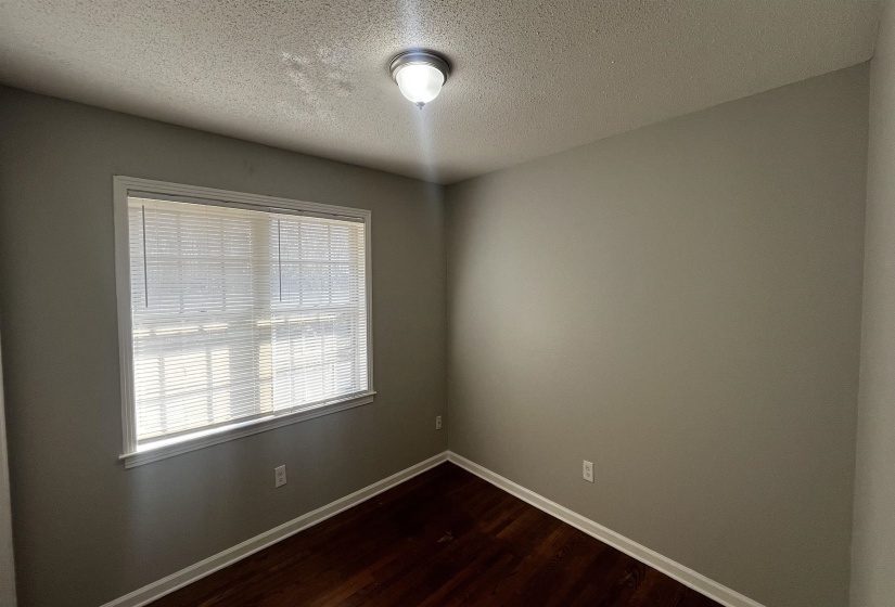 2547 COURTNEY DR, Memphis, Tennessee 38128, 4 Bedrooms Bedrooms, 6 Rooms Rooms,1.1 BathroomsBathrooms,Rental Properties,For Sale,COURTNEY,10222147