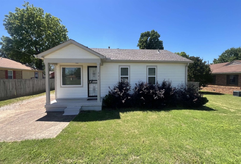 121 WEST ST, Collierville, Tennessee 38017, 3 Bedrooms Bedrooms, 6 Rooms Rooms,1 BathroomBathrooms,Rental Properties,For Sale,WEST,10222152