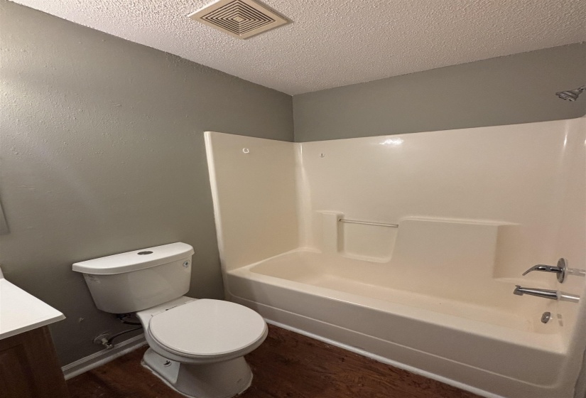 4450 ARNOLD CV, Memphis, Tennessee 38118, 4 Bedrooms Bedrooms, 6 Rooms Rooms,2 BathroomsBathrooms,Rental Properties,For Sale,ARNOLD,10222163