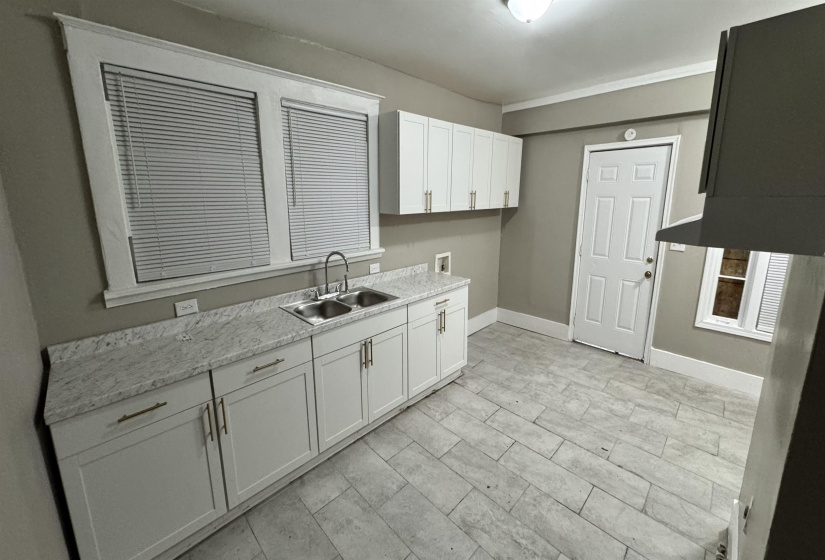 919 WILLETT ST, Memphis, Tennessee 38107, 4 Bedrooms Bedrooms, 8 Rooms Rooms,2 BathroomsBathrooms,Rental Properties,For Sale,WILLETT,10222168