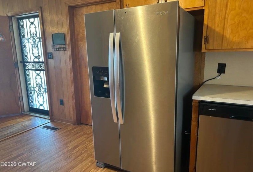 Stainless steel side-by-side refrigerator with ice and water dispenser
