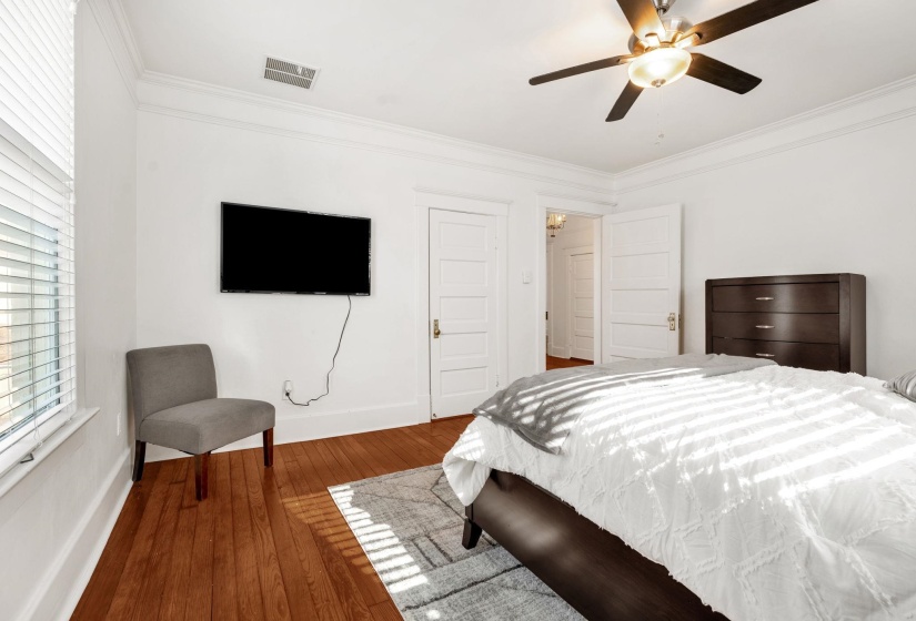 1556 COURT AVE, Memphis, Tennessee 38104, 4 Bedroom Bedrooms, 8 Room Rooms,2.1 BathroomBathrooms,Residential,For Sale,COURT,0,10222151