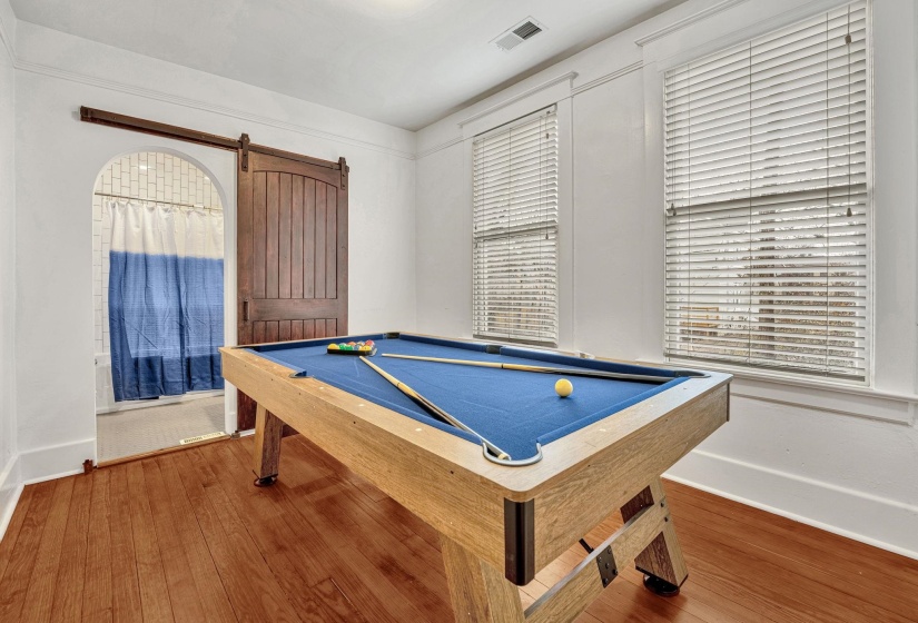 1556 COURT AVE, Memphis, Tennessee 38104, 4 Bedroom Bedrooms, 8 Room Rooms,2.1 BathroomBathrooms,Residential,For Sale,COURT,0,10222151