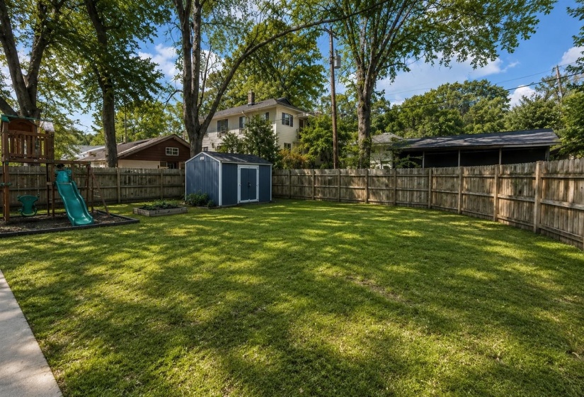 1556 COURT AVE, Memphis, Tennessee 38104, 4 Bedroom Bedrooms, 8 Room Rooms,2.1 BathroomBathrooms,Residential,For Sale,COURT,0,10222151