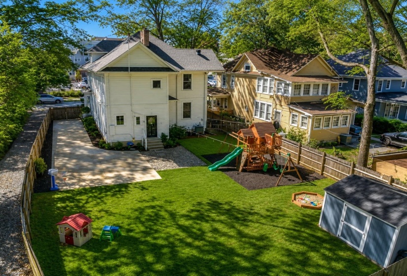 1556 COURT AVE, Memphis, Tennessee 38104, 4 Bedroom Bedrooms, 8 Room Rooms,2.1 BathroomBathrooms,Residential,For Sale,COURT,0,10222151