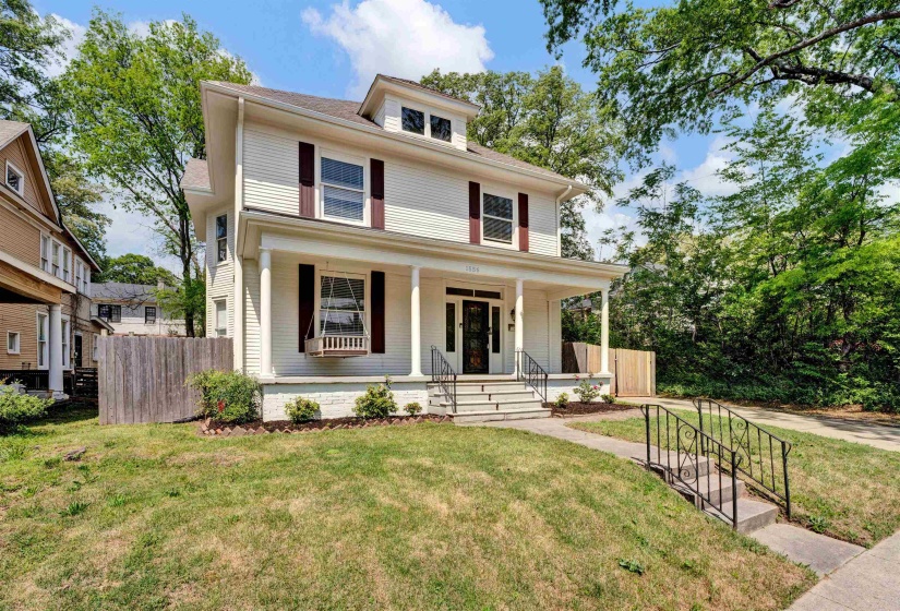1556 COURT AVE, Memphis, Tennessee 38104, 4 Bedroom Bedrooms, 8 Room Rooms,2.1 BathroomBathrooms,Residential,For Sale,COURT,0,10222151