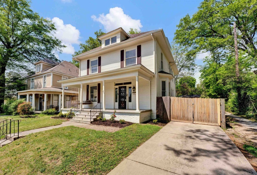 1556 COURT AVE, Memphis, Tennessee 38104, 4 Bedroom Bedrooms, 8 Room Rooms,2.1 BathroomBathrooms,Residential,For Sale,COURT,0,10222151