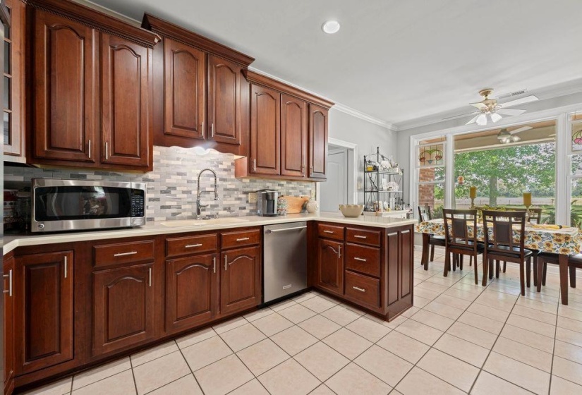 815 GLADE SPRINGS DR, Somerville, Tennessee 38068, 3 Bedrooms Bedrooms, 6 Rooms Rooms,2.1 BathroomsBathrooms,Residential,For Sale,GLADE SPRINGS,10222170
