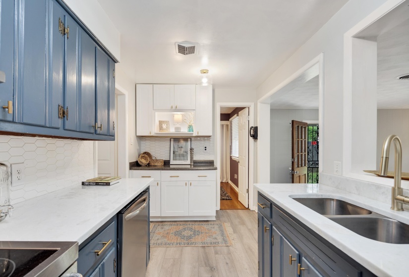 1231 WHITE STATION RD, Memphis, Tennessee 38117, 3 Bedroom Bedrooms, 6 Room Rooms,1 BathroomBathrooms,Residential,For Sale,WHITE STATION,0,10222180