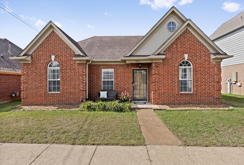 Low maintenance exterior -Brick, 3 BR/2 BA split floorplan offering privacy and space! Soaring vaulted ceiling in open concept living area.