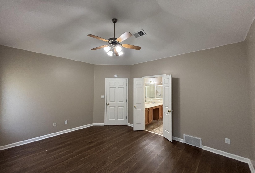 2634 BENDING ELM CV, Memphis, Tennessee 38016, 3 Bedrooms Bedrooms, 5 Rooms Rooms,2 BathroomsBathrooms,Rental Properties,For Sale,BENDING ELM,10222208